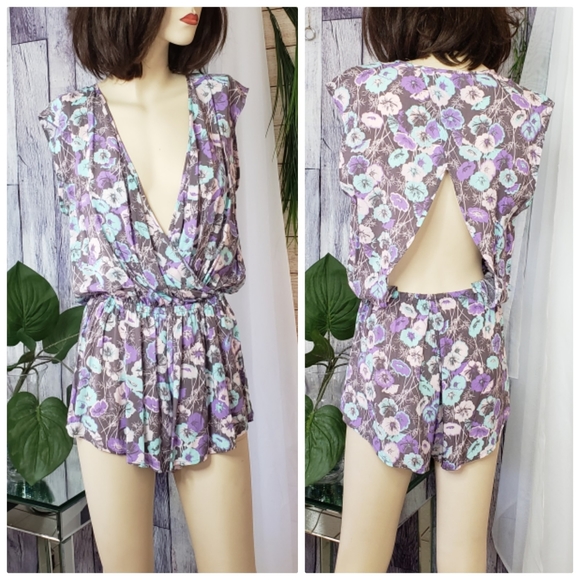 Floral V Neck Open Back Romper - Picture 5 of 12